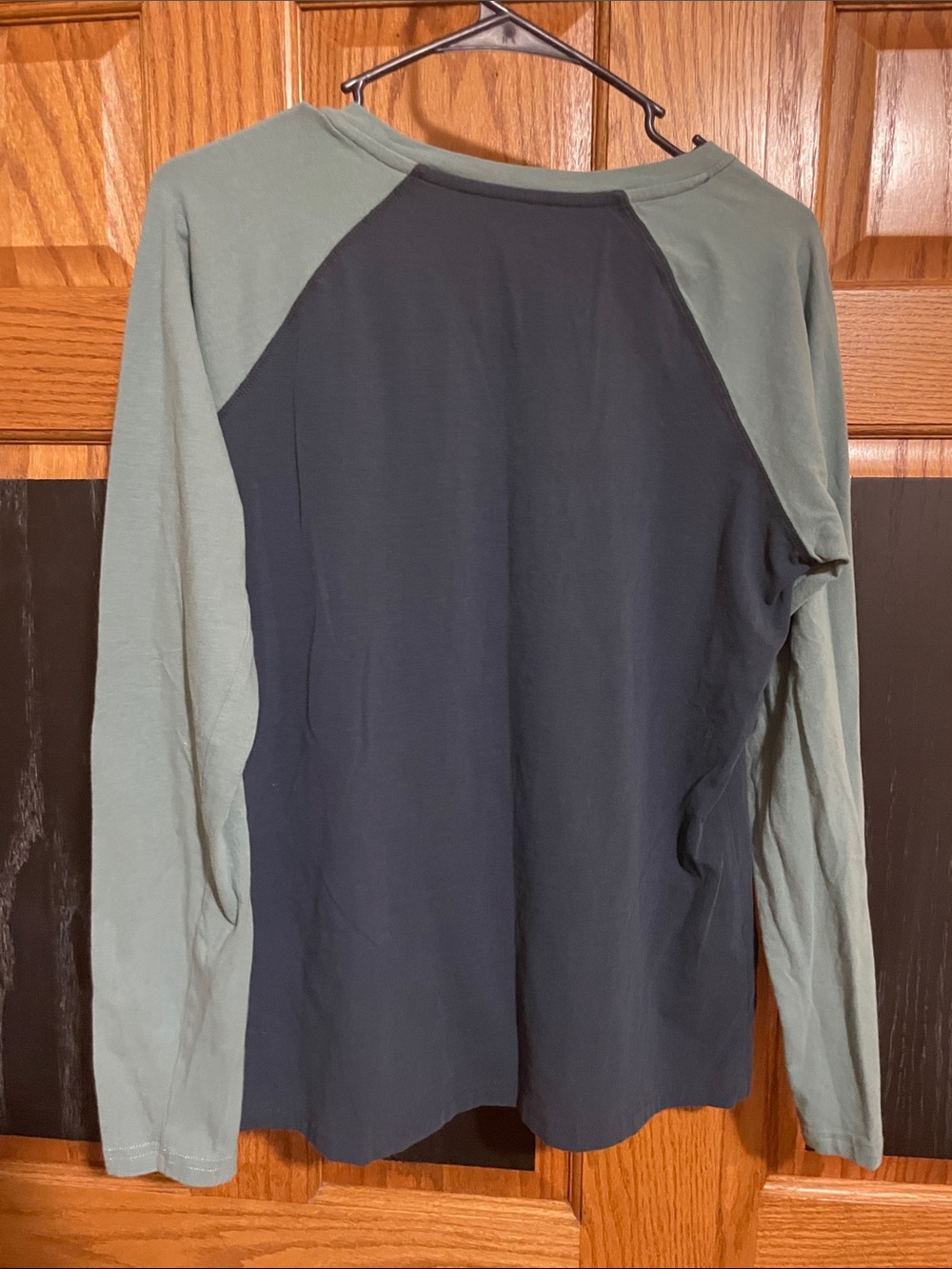 Ariat Navy & Green Raglan Baseball Logo Long Sleeve Tee - Picture 3 of 3